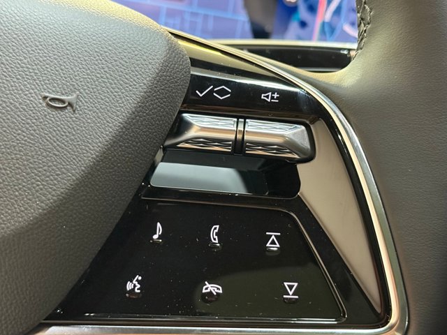 2025 Cadillac LYRIQ Sport Image 36 of 52