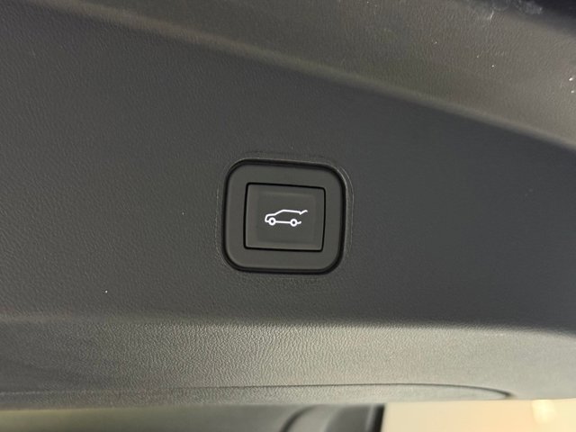 2025 Cadillac LYRIQ Sport Image 33 of 52