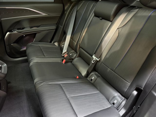 2025 Cadillac LYRIQ Sport Image 15 of 52