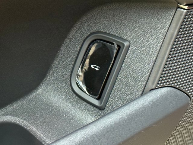 2025 Cadillac LYRIQ Sport Image 40 of 52