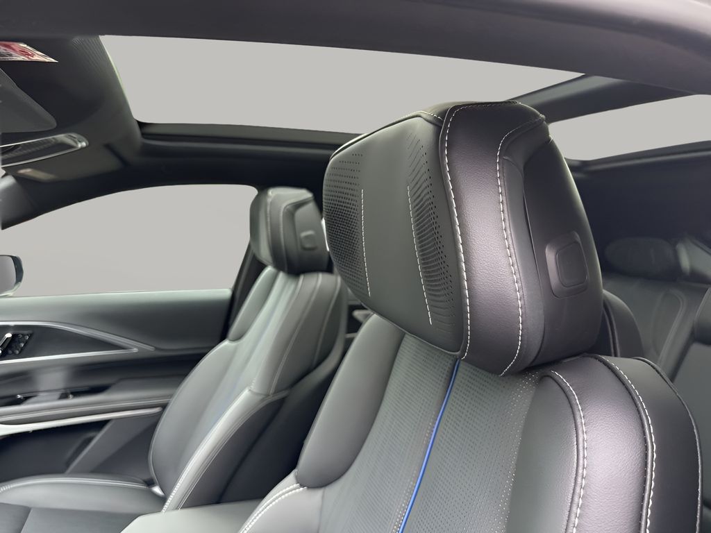 Vehicle image 18 of 39
