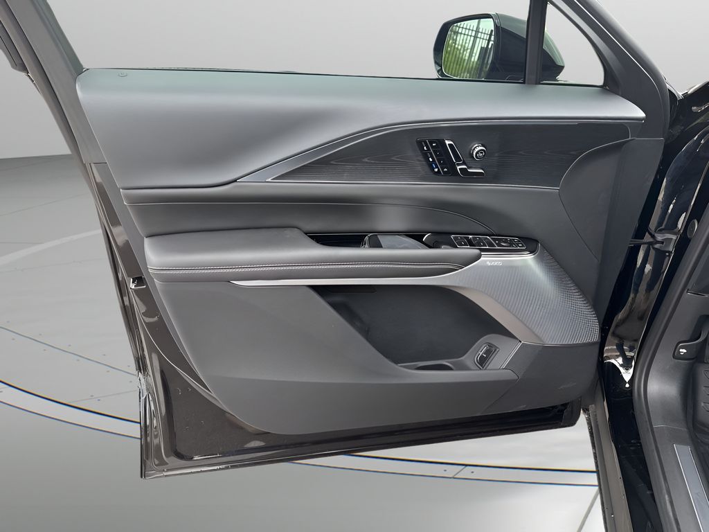 Vehicle image 15 of 39