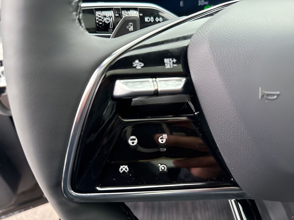 Vehicle image 21 of 39