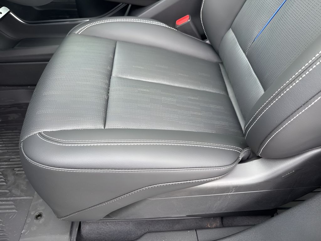 Vehicle image 17 of 39