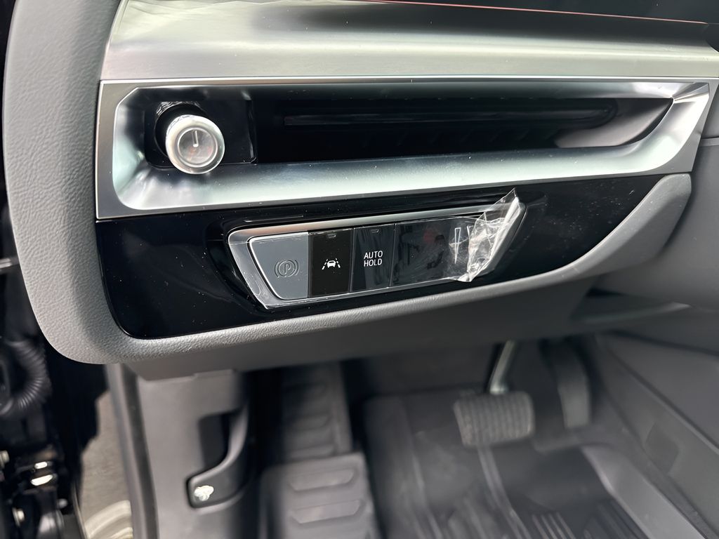Vehicle image 19 of 39