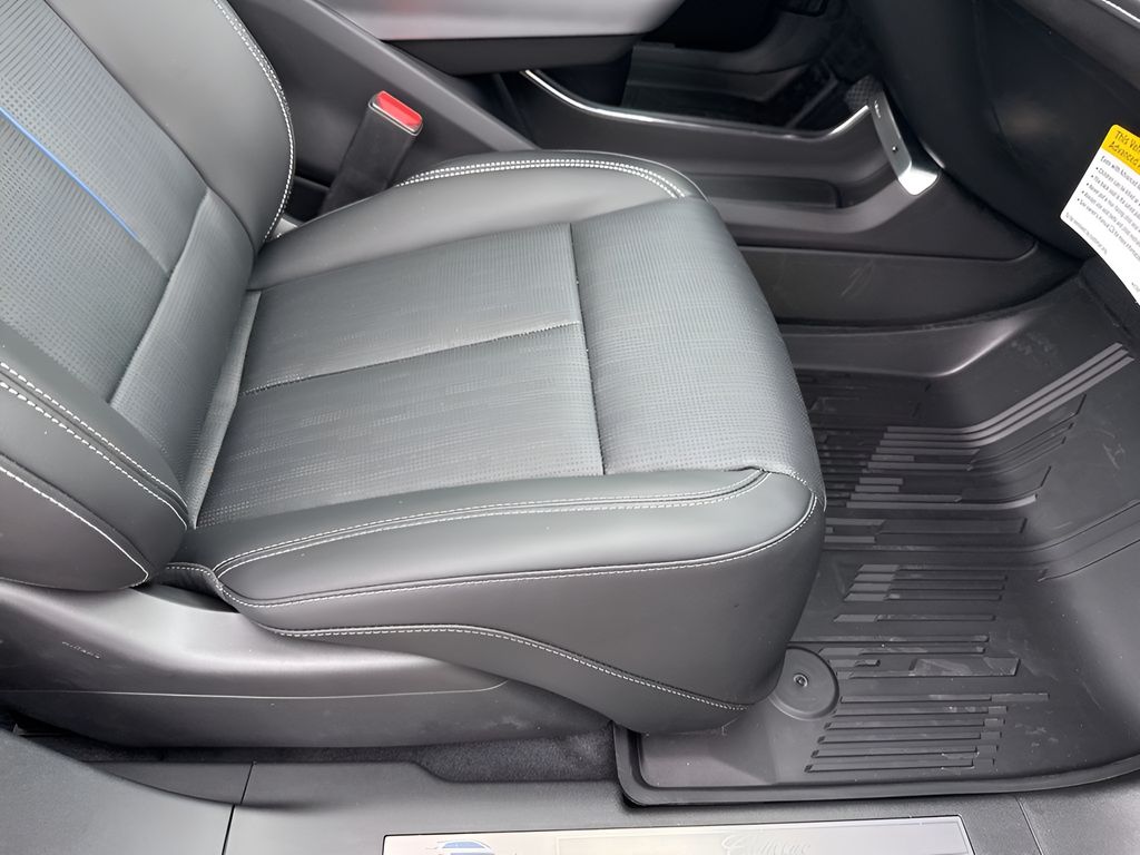 Vehicle image 13 of 39