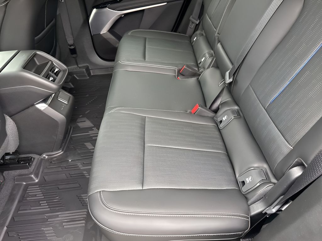 Vehicle image 36 of 39