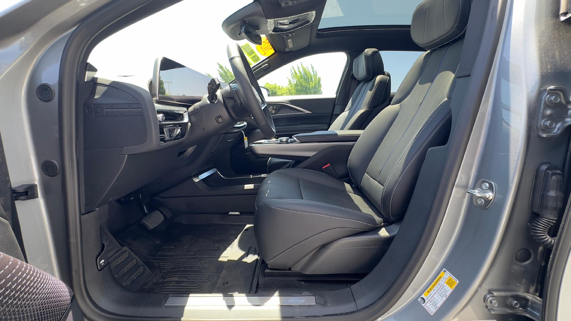 Vehicle image 19 of 39