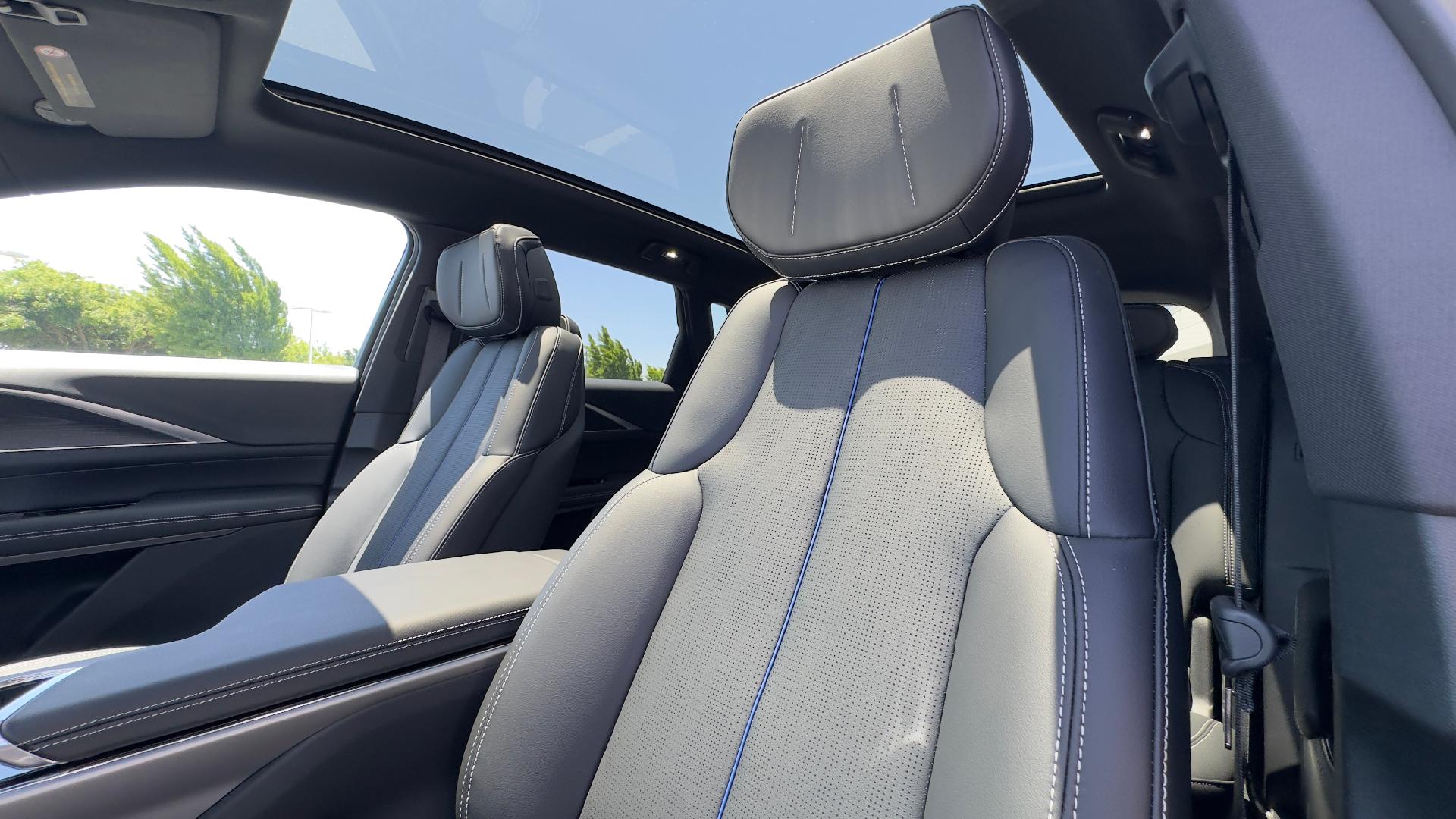 Vehicle image 20 of 39
