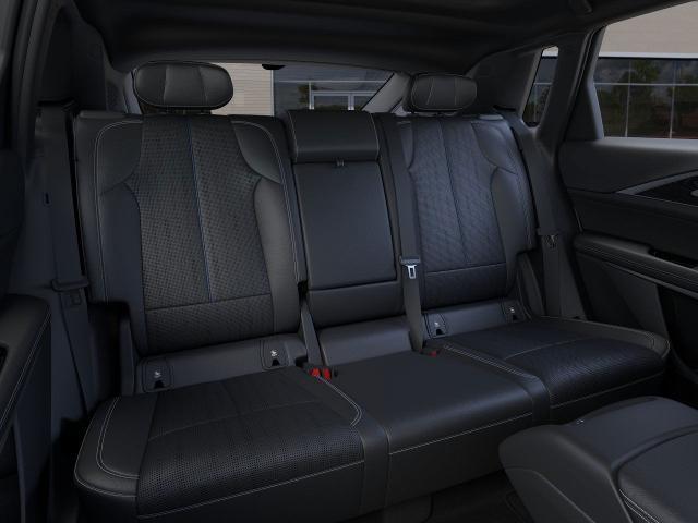 Vehicle image 17 of 24