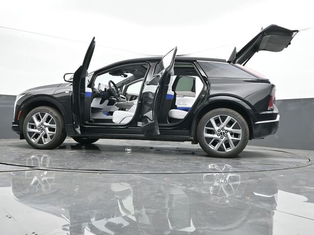 Vehicle image 35 of 67