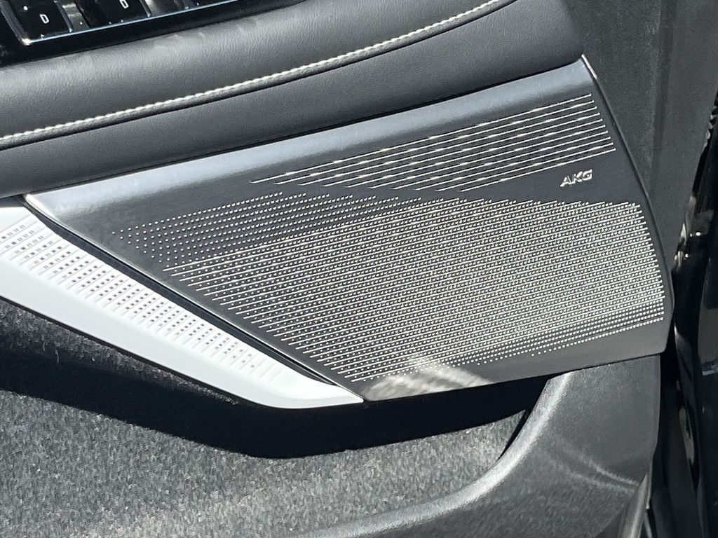 2025 Cadillac OPTIQ Luxury Image 21 of 27