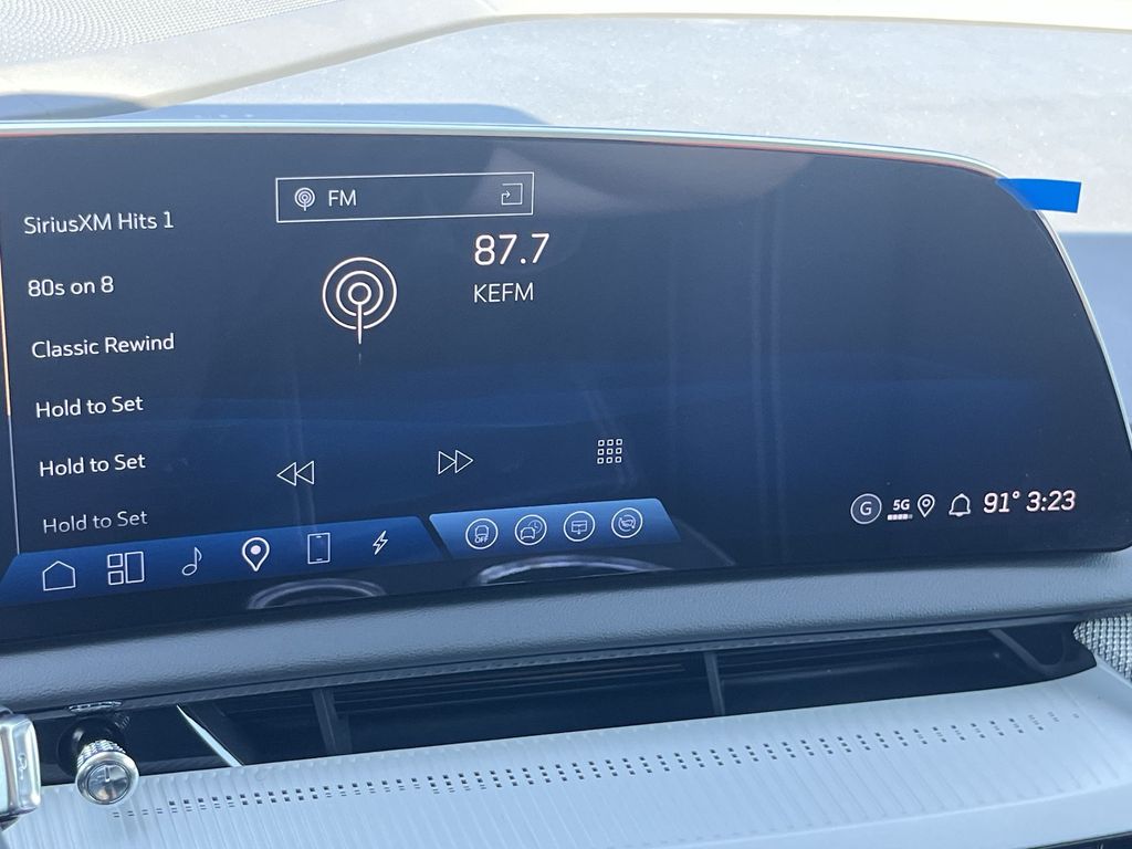 2025 Cadillac OPTIQ Luxury Image 15 of 27