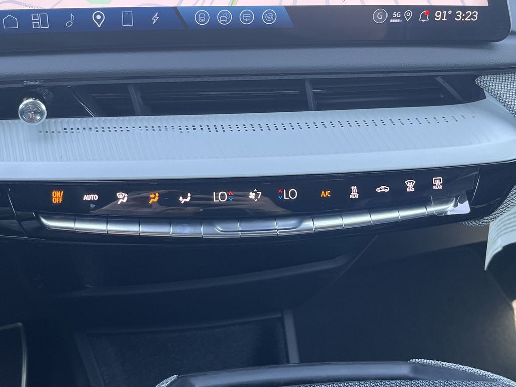 2025 Cadillac OPTIQ Luxury Image 23 of 27