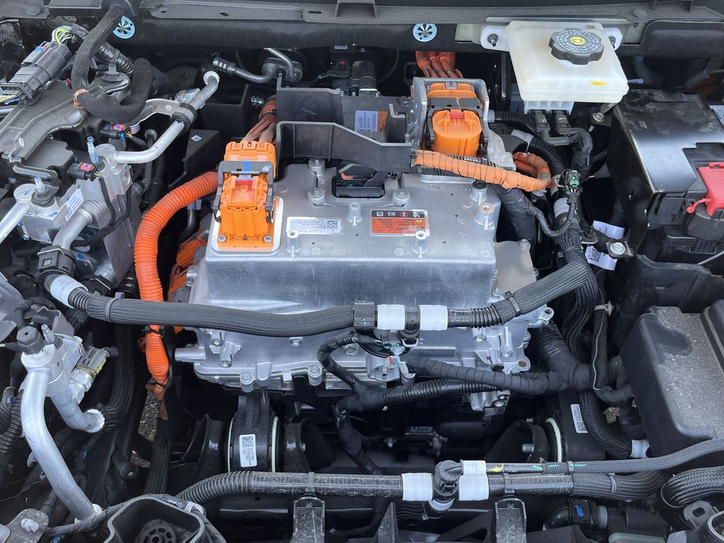 2025 Cadillac OPTIQ Luxury Image 2 of 27