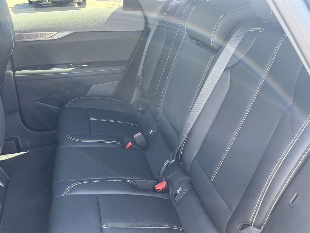 2025 Cadillac OPTIQ Luxury Image 7 of 27