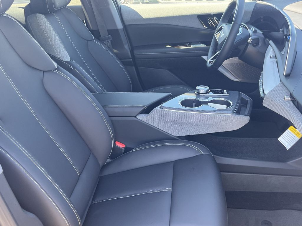 2025 Cadillac OPTIQ Luxury Image 6 of 27