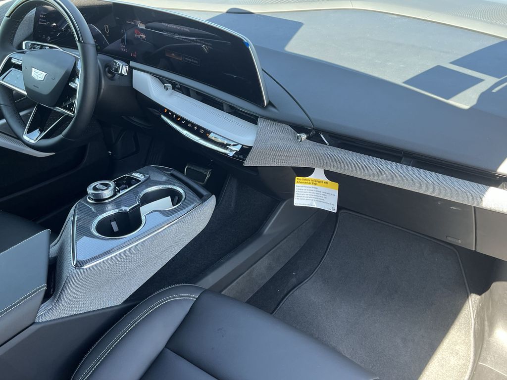 2025 Cadillac OPTIQ Luxury Image 9 of 27