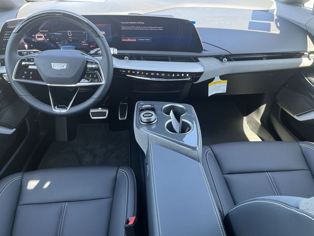2025 Cadillac OPTIQ Luxury Image 11 of 27