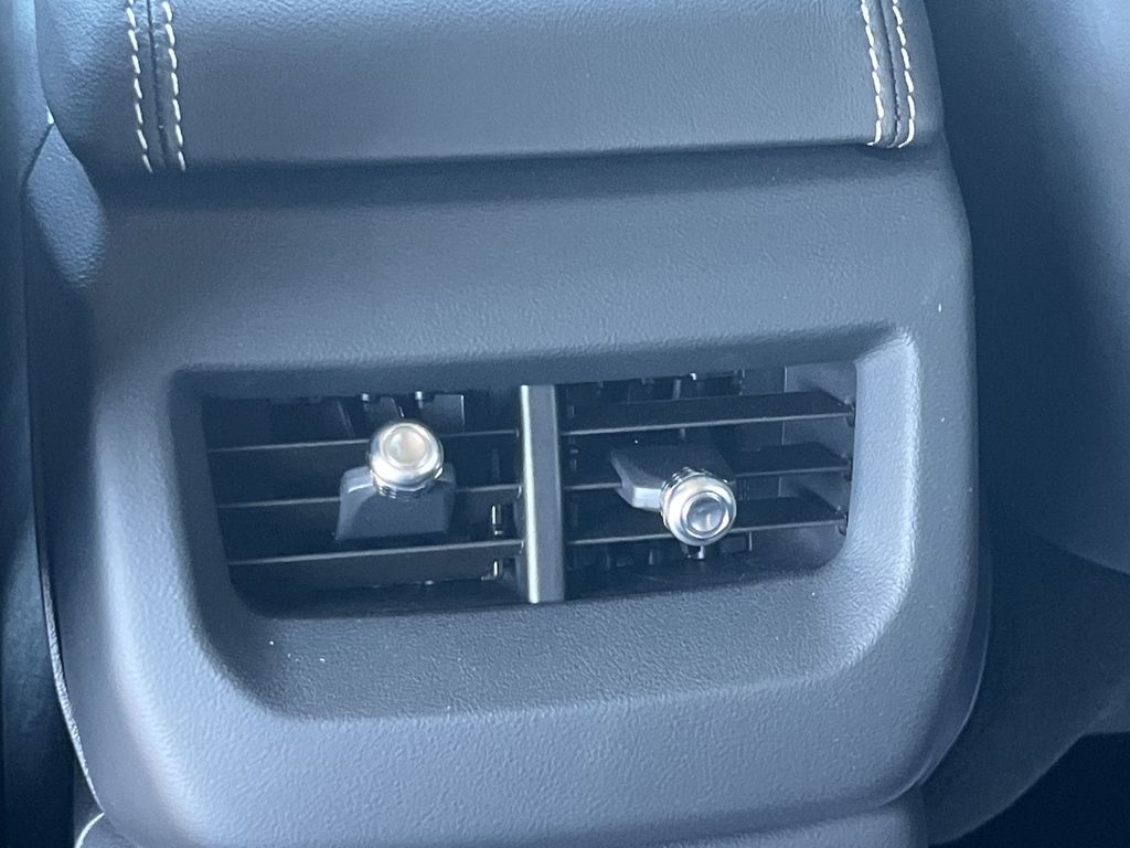 2025 Cadillac OPTIQ Luxury Image 19 of 27