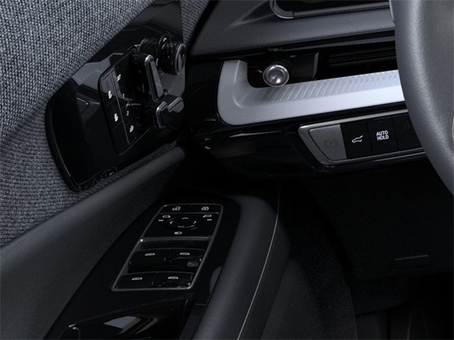 Vehicle image 22 of 24