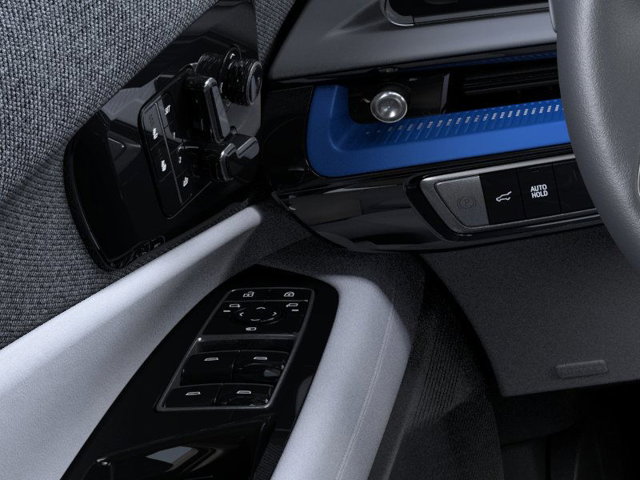 Vehicle image 22 of 24