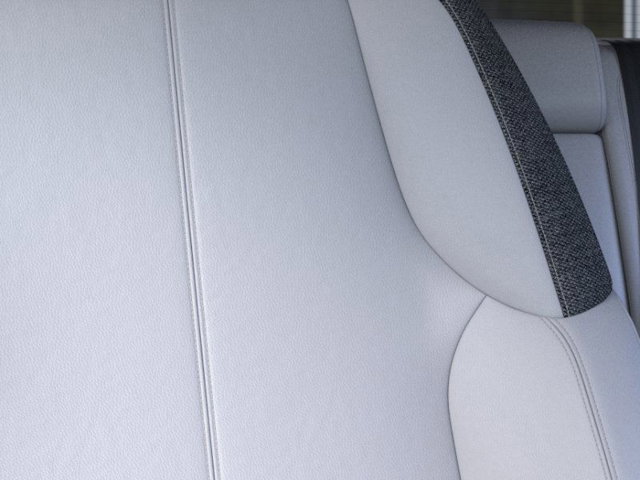 Vehicle image 21 of 24