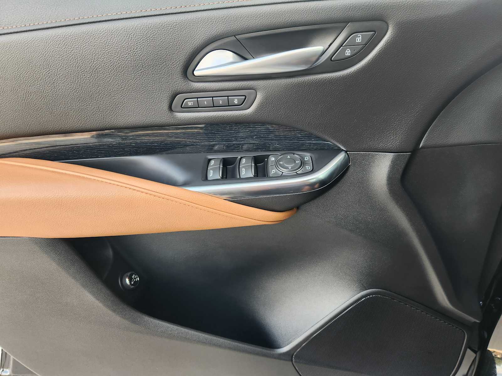 Vehicle image 16 of 23