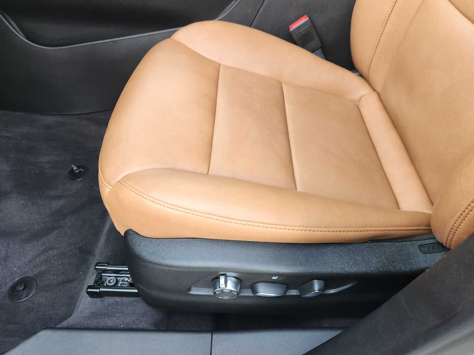 Vehicle image 19 of 23