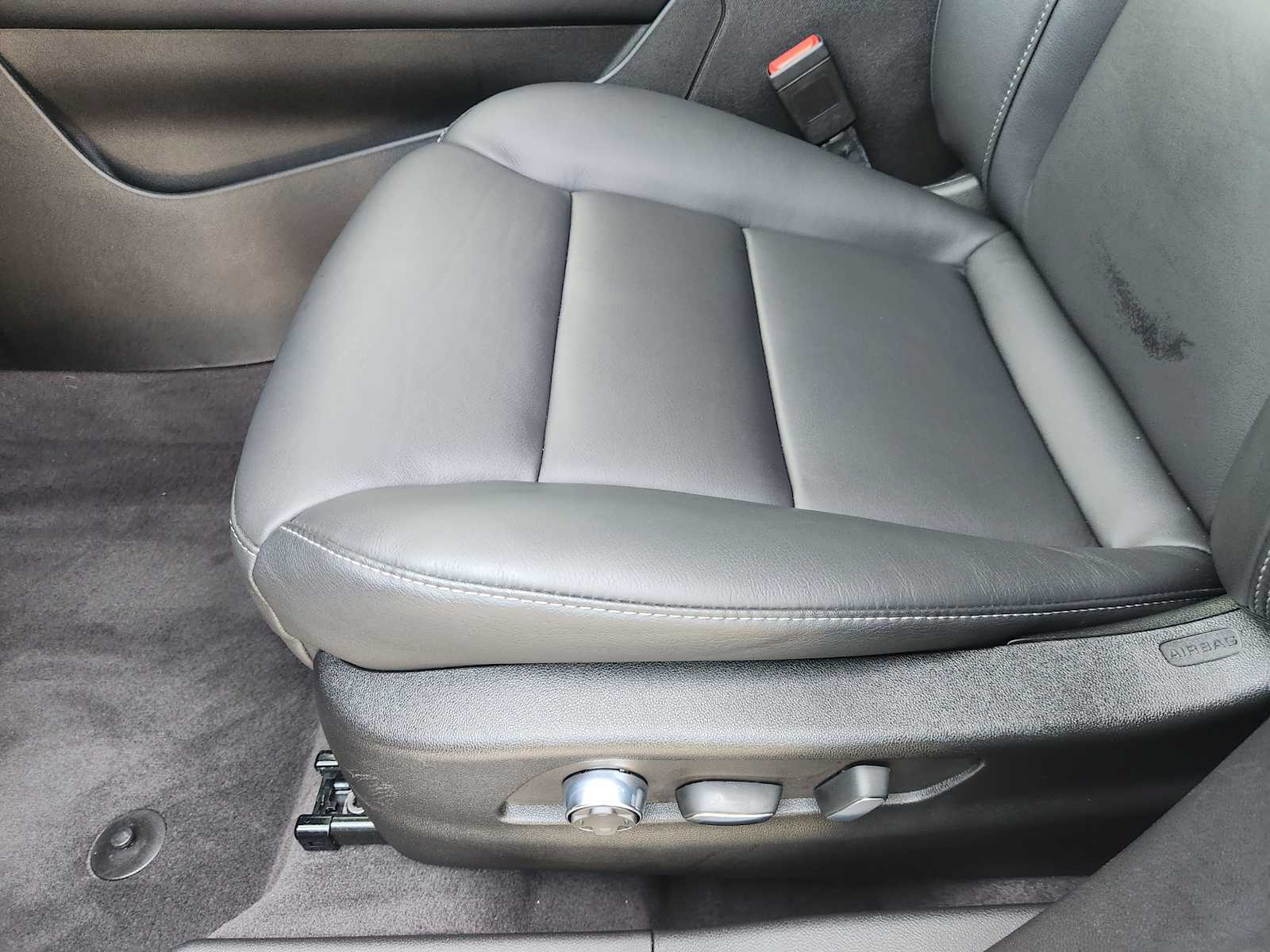 Vehicle image 22 of 23