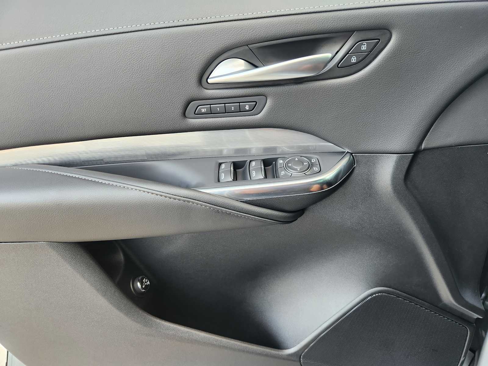 Vehicle image 16 of 23