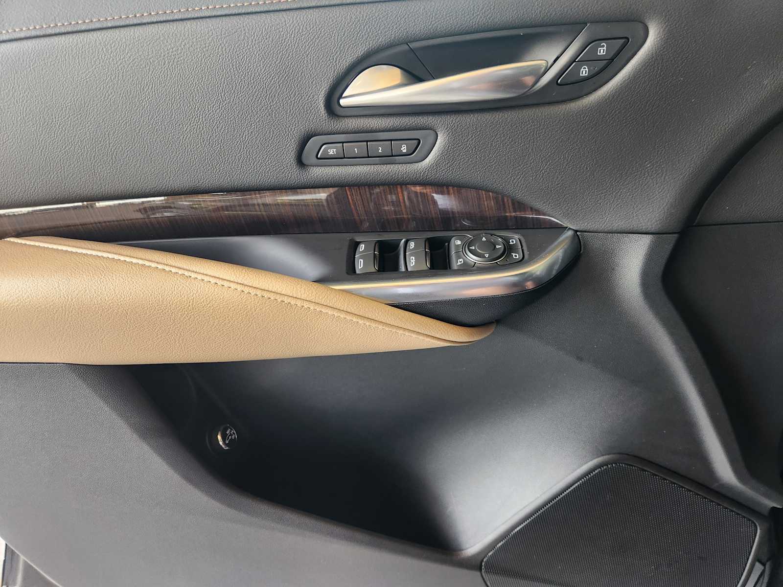 Vehicle image 14 of 22