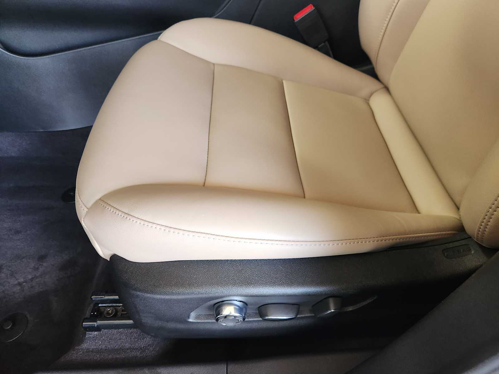 Vehicle image 18 of 22