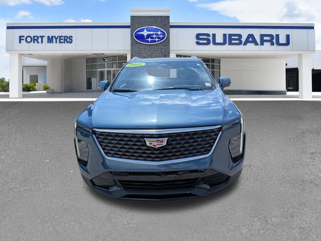 2025 Cadillac XT4 Premium Luxury Image 2 of 32