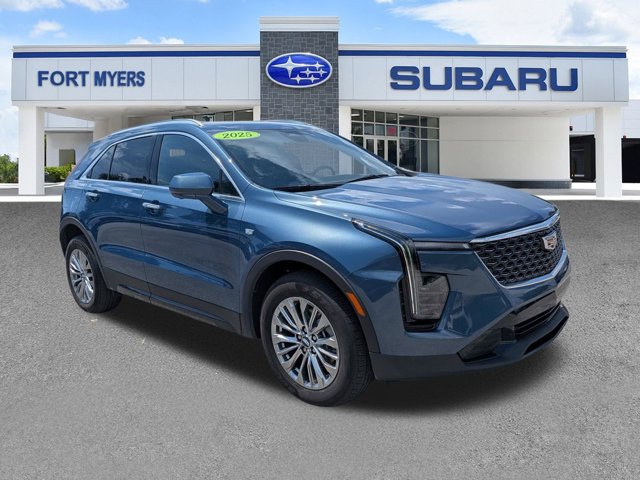 2025 Cadillac XT4 Premium Luxury Image 3 of 32