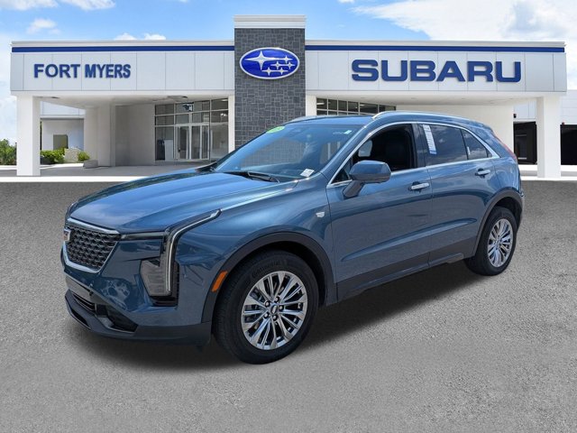 2025 Cadillac XT4 Premium Luxury Image 1 of 32