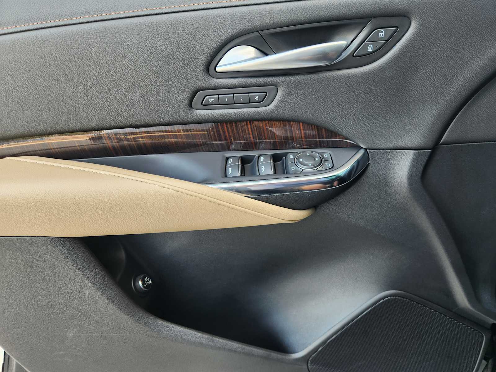 Vehicle image 17 of 23
