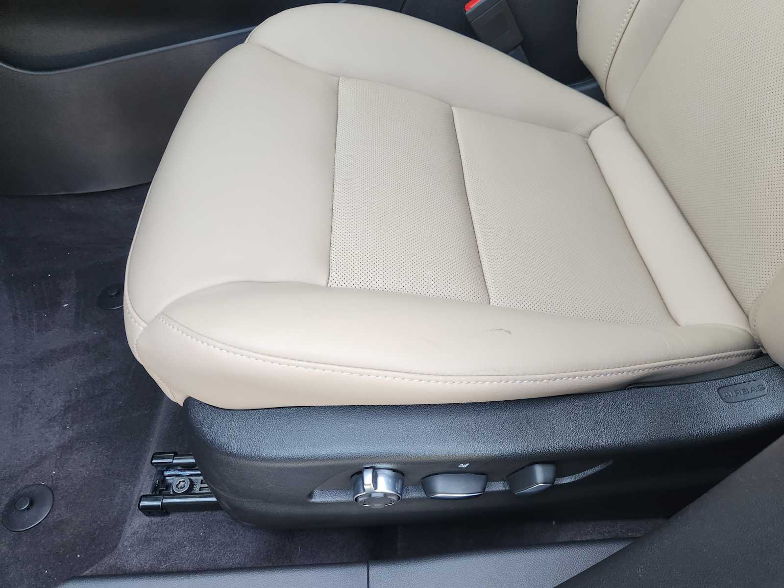 Vehicle image 20 of 23