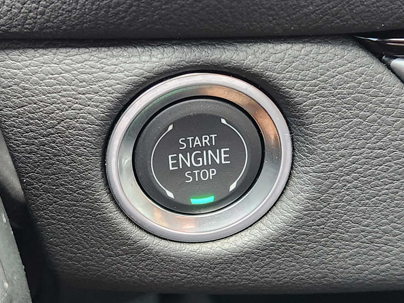Vehicle image 17 of 22