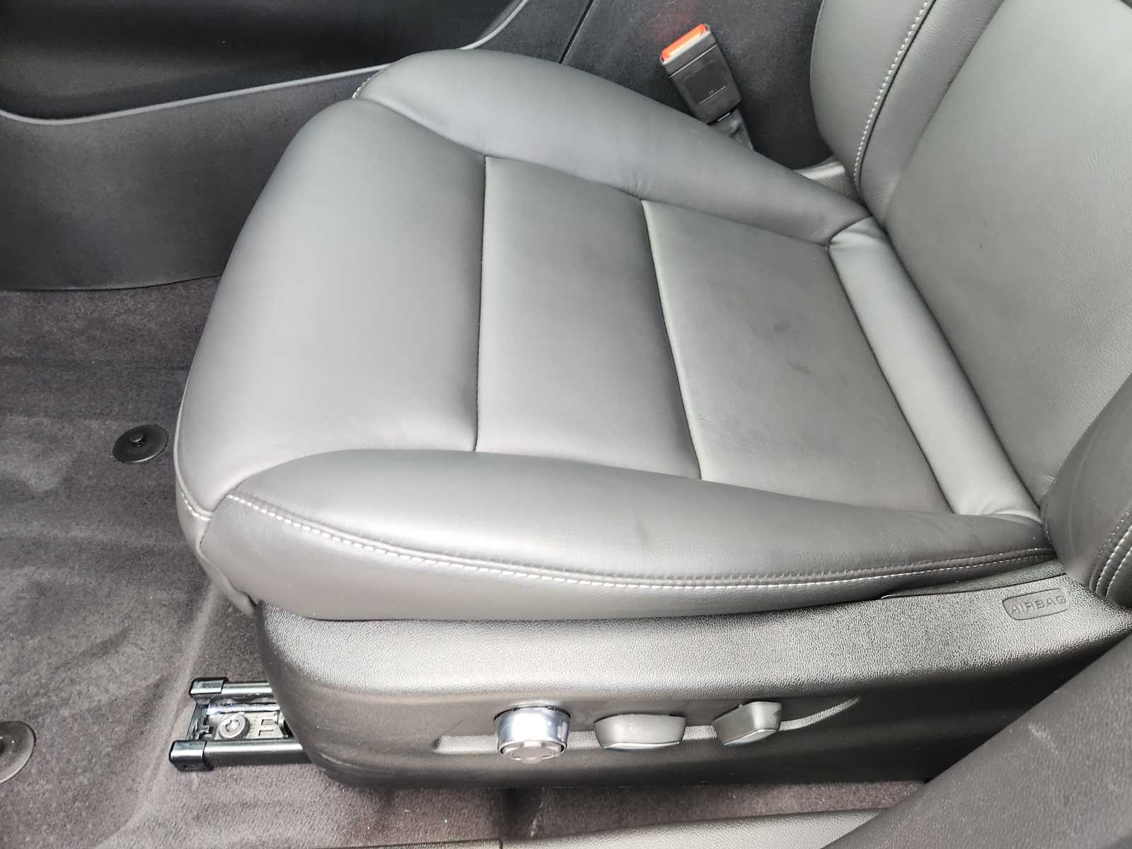 Vehicle image 20 of 22