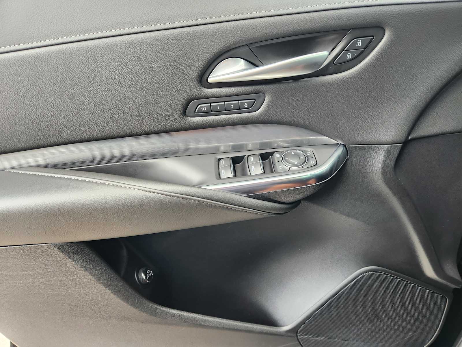 Vehicle image 16 of 22