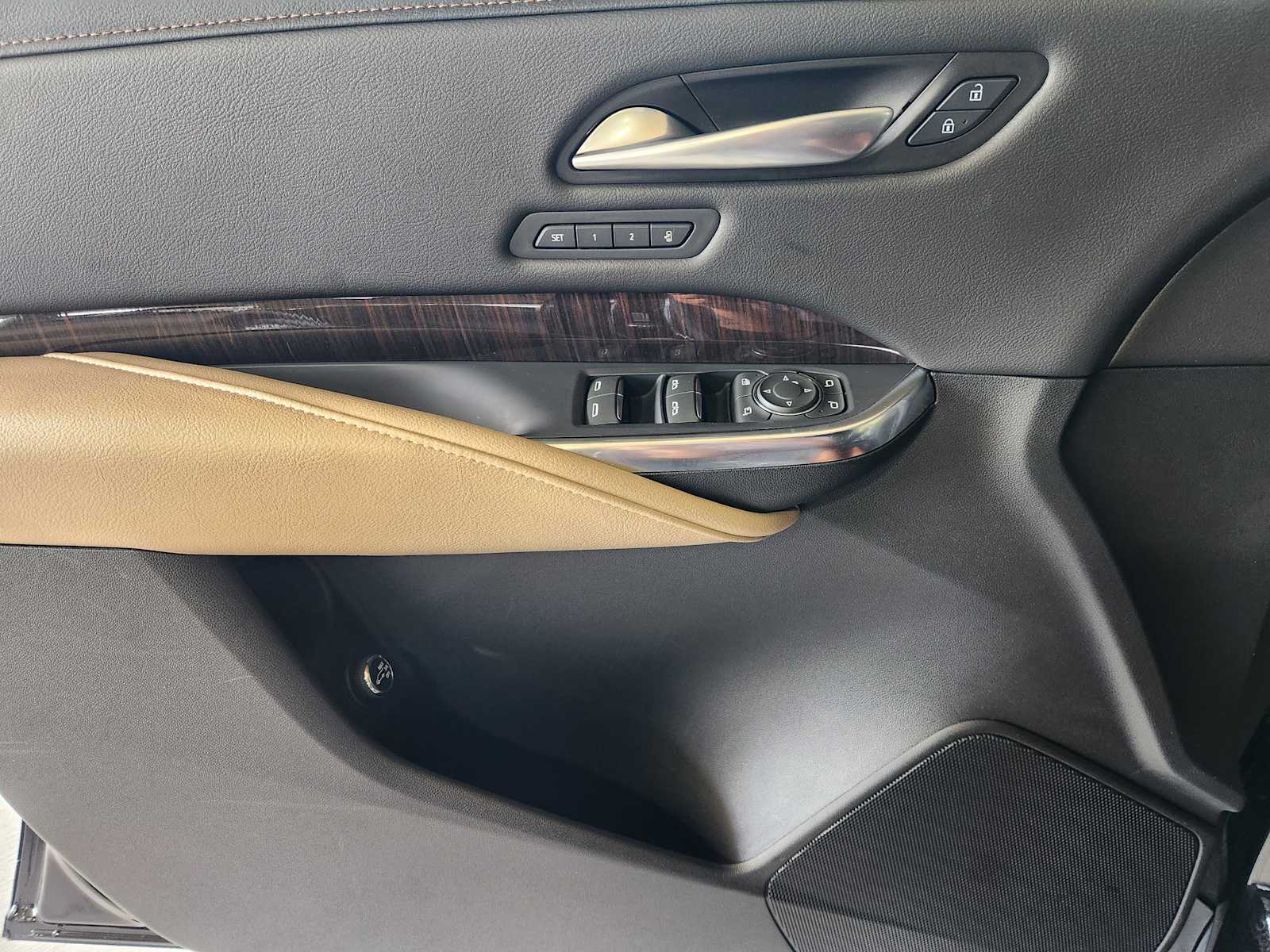 Vehicle image 16 of 22