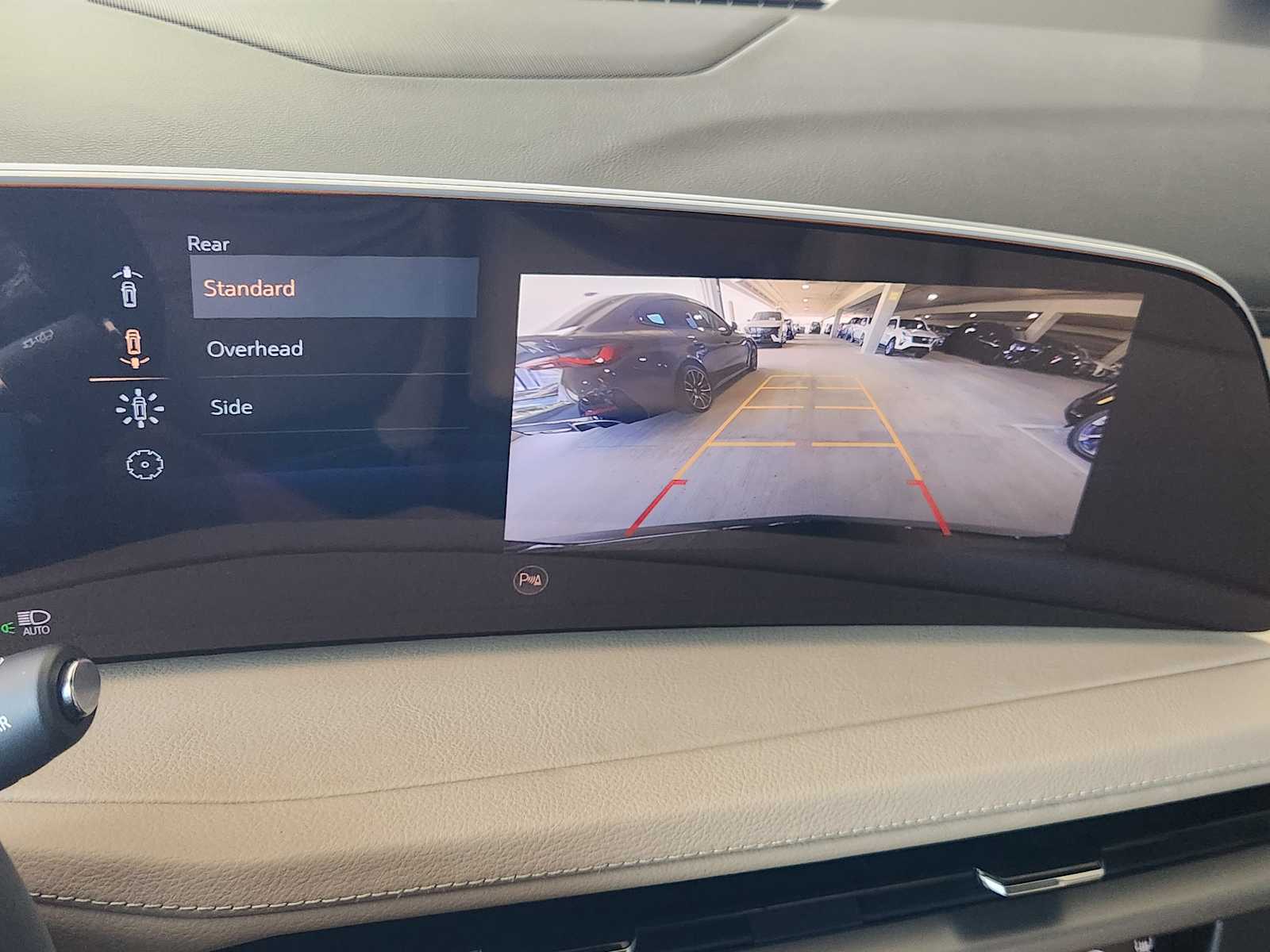 Vehicle image 14 of 22