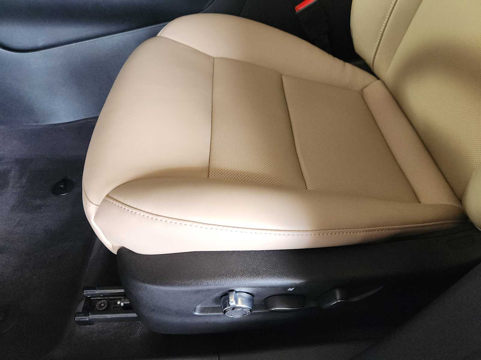 Vehicle image 20 of 22