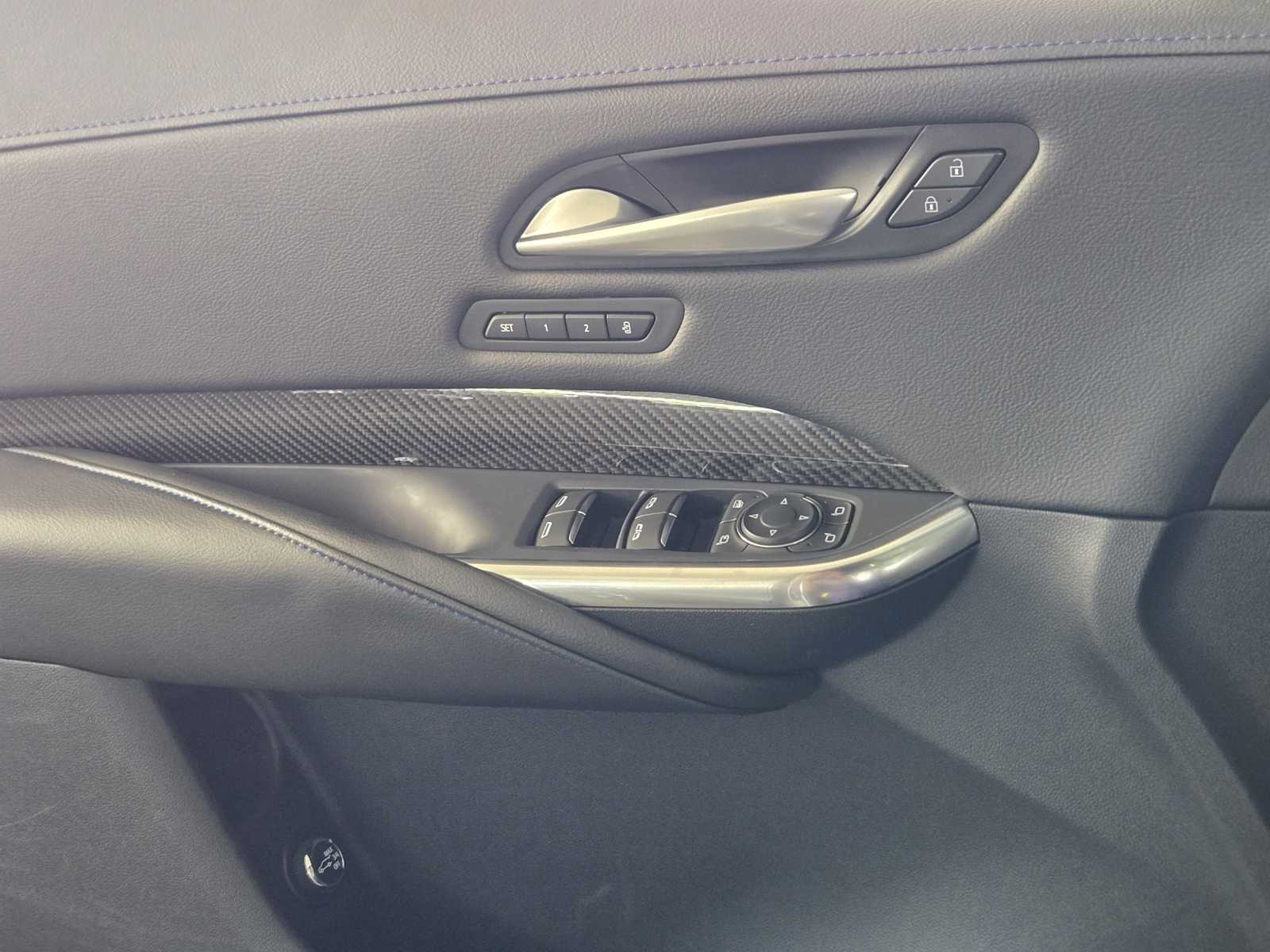 Vehicle image 16 of 21