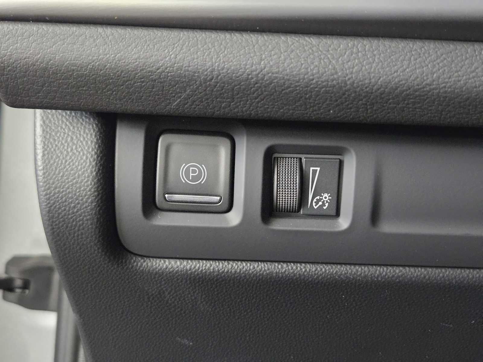 Vehicle image 17 of 21