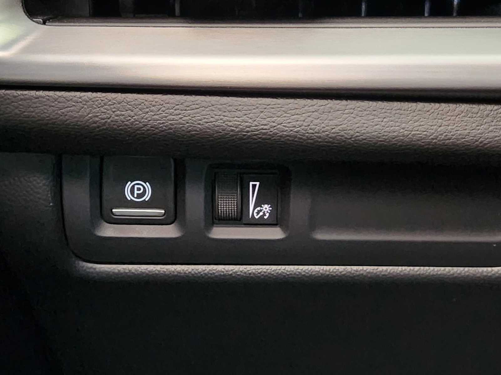 Vehicle image 15 of 24