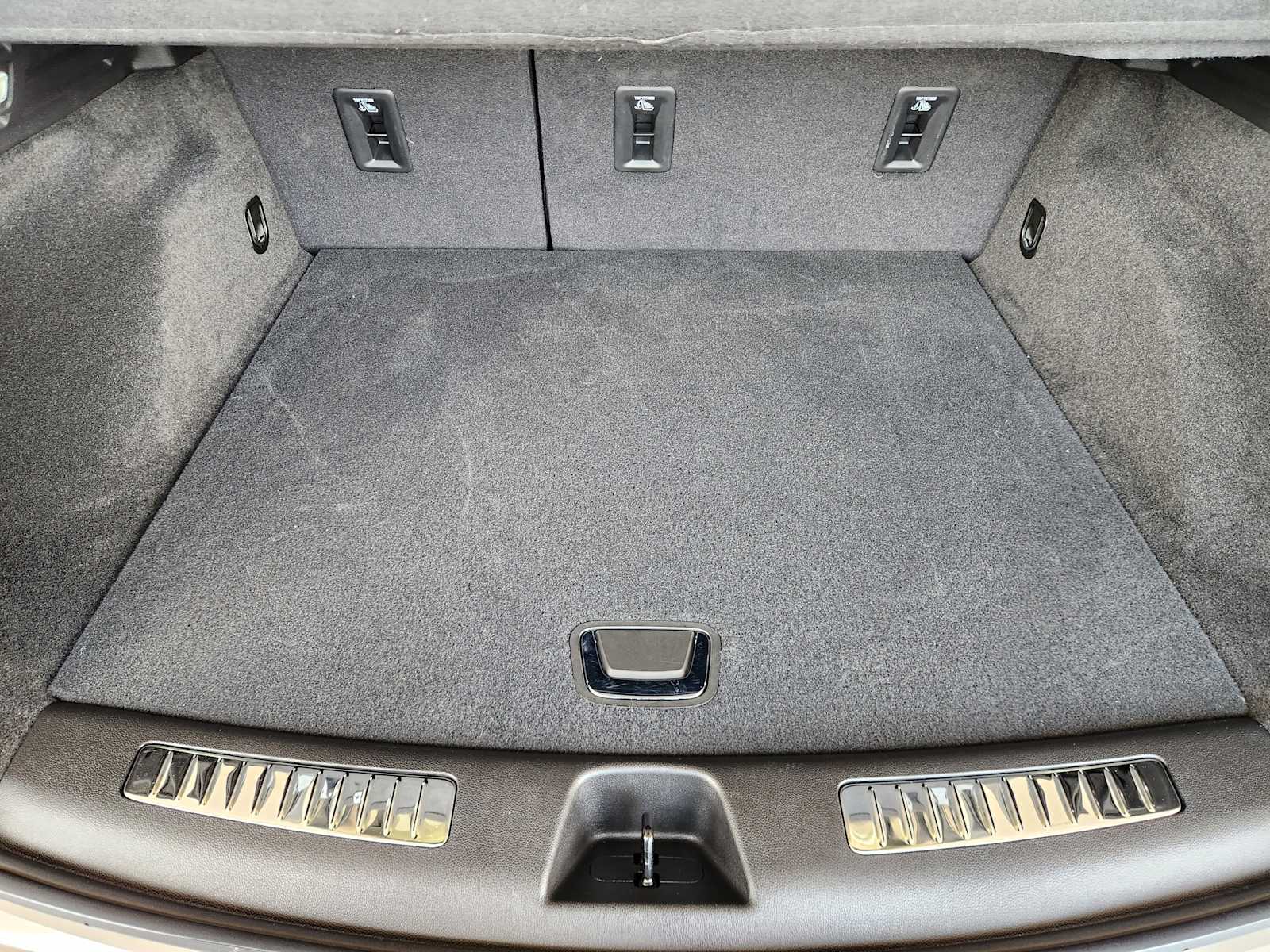 Vehicle image 8 of 24
