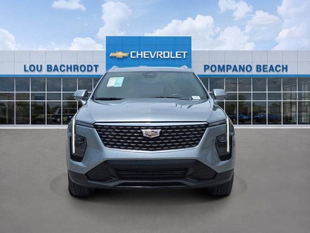2025 Cadillac XT4 Premium Luxury Image 2 of 32