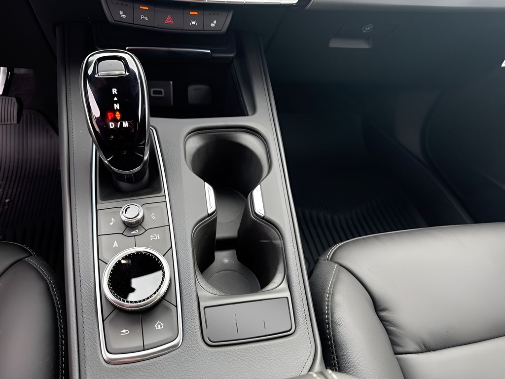 Vehicle image 26 of 38